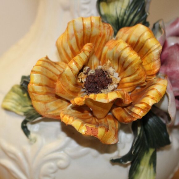 Vtg Italian Capodimonte Porcelain Footed Vase w/Handcrafted Roses Floral - Picture 5 of 12